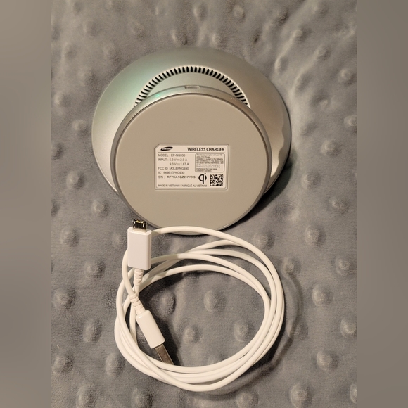 SAMSUNG WIRELESS FAST CHARGING DOCK - Picture 3 of 3